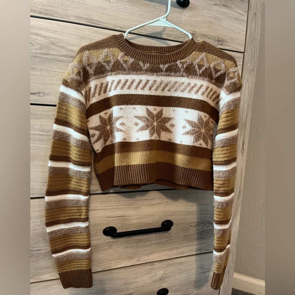 Urban Outfitters snowflake brown and white crop topped sweater Small